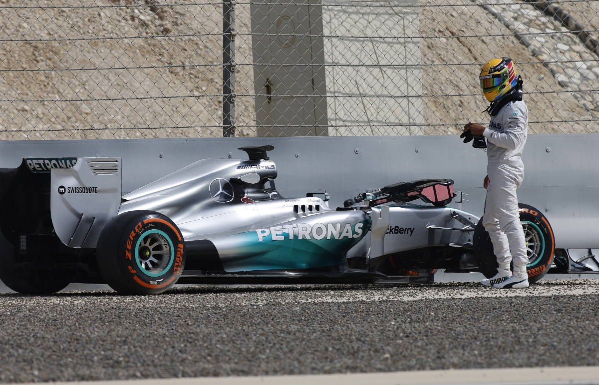Lewis%20Hamilton%20Bahrein%20test%20stop
