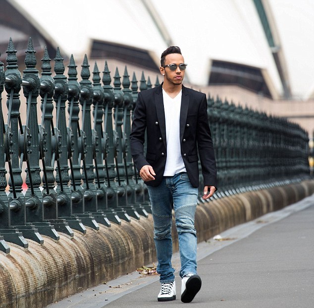 26C8F68500000578-3003359-Shades_A_smartly_dressed_Lewis_Hamilton_was_enjoying_time_out_in-a-32_1426814626976