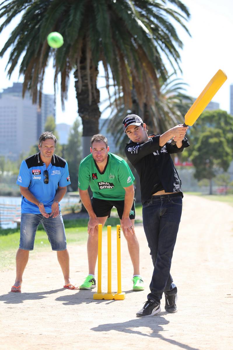 Brad Hodge (AUS) (Left) and John Hastings