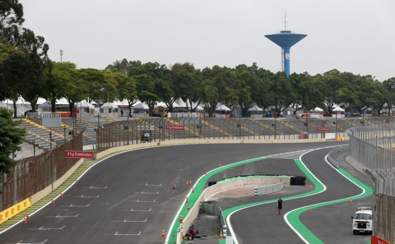 interlagos-2014-pit-entry-2-886x590