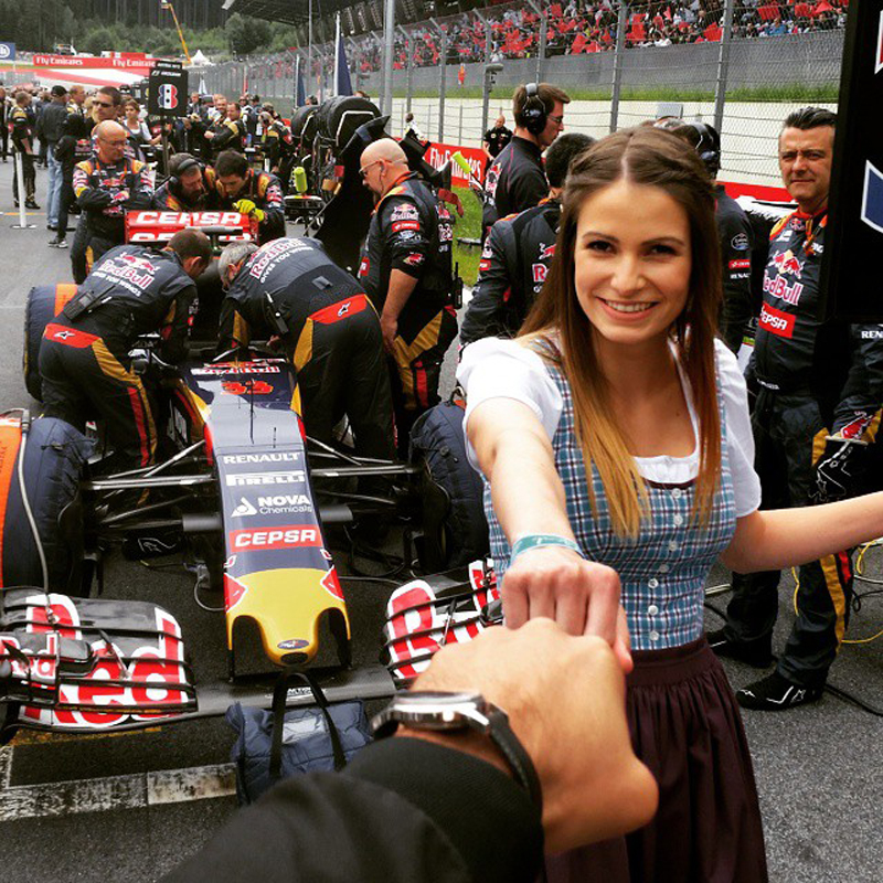 aksel-lund-svinda _ verstappen grid girl