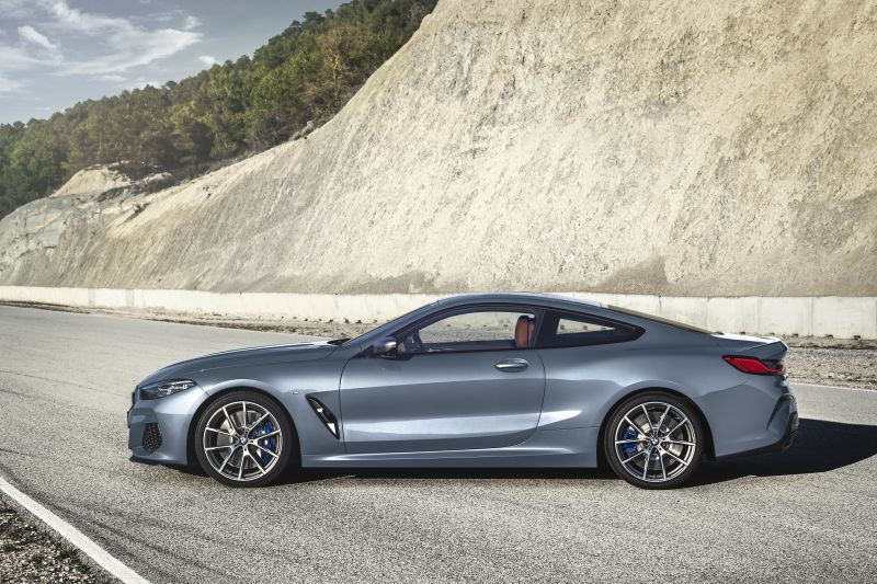 P90306599_highRes_the-all-new-bmw-8-se