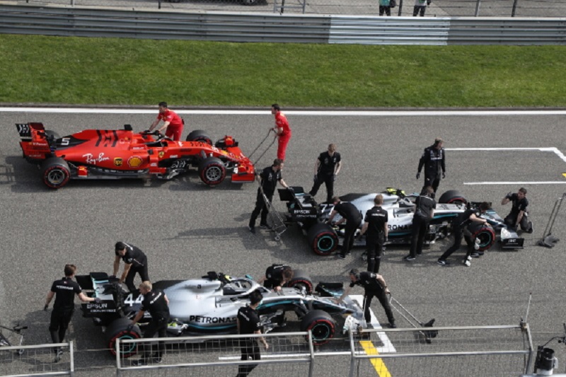 mercedes-ferrari-2019-grid