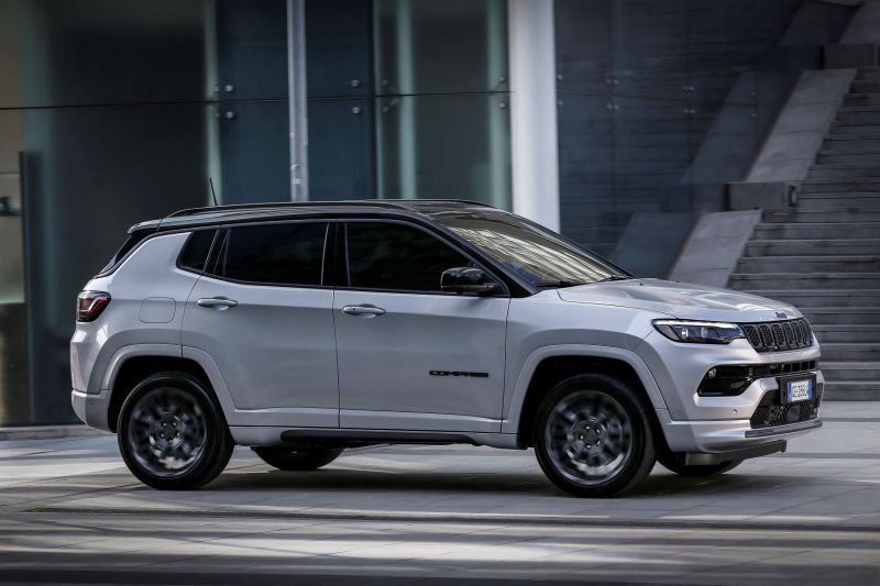 4. New Jeep® Compass S 4xe