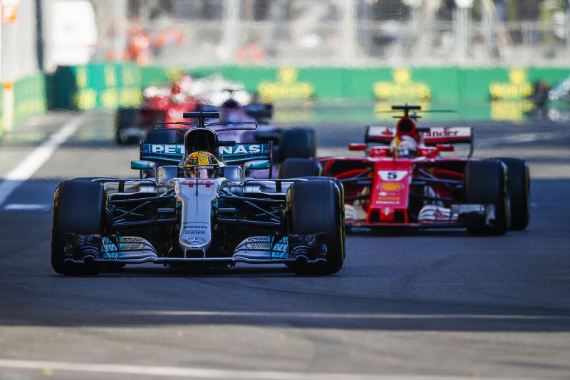 hamilton-vettel-baku-2017