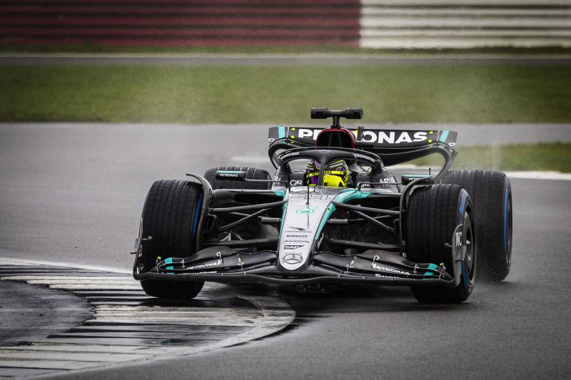 f1-hamilton-mercedes-silverstone