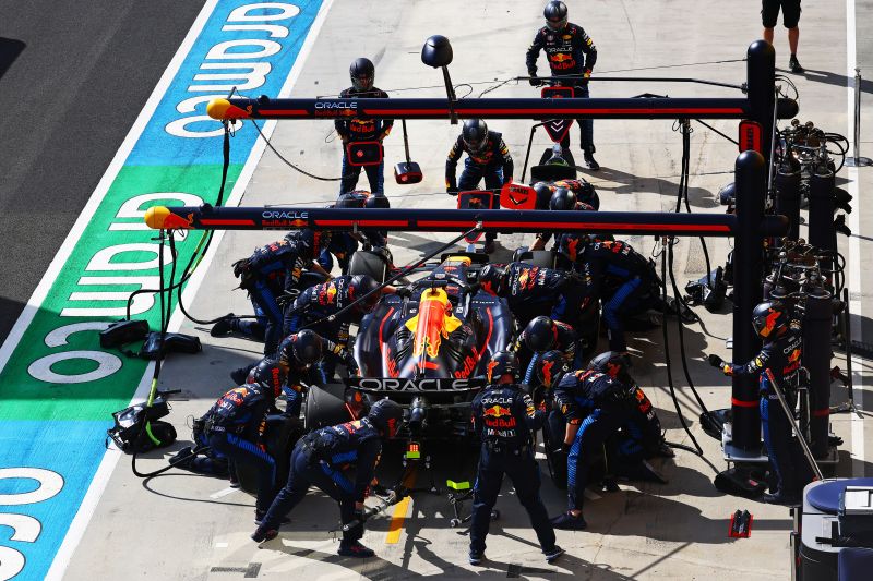 f1-verstappen-redbull-hun-pit