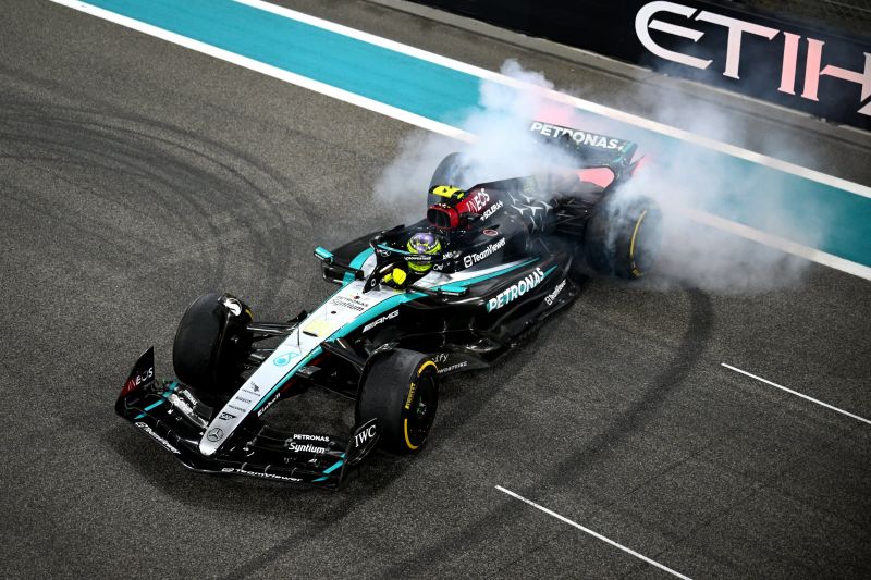 f1-hamilton-mercedes-abudhabi-1_1