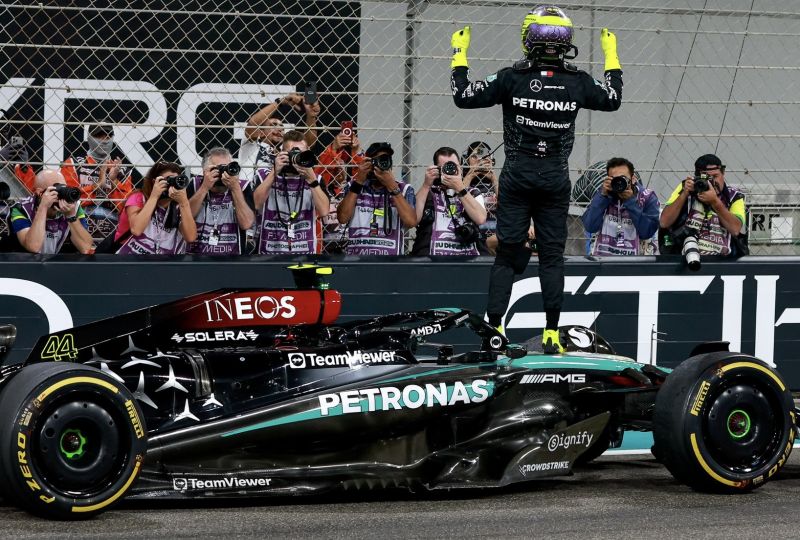 f1-hamilton-mercedes-abudhabi-2_1