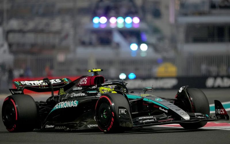 f1-mercedes-abudhabi-1_1