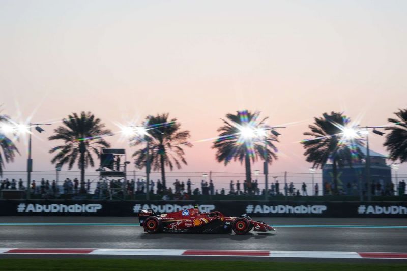 f1-sainz-ferrari-abudhabi-day1