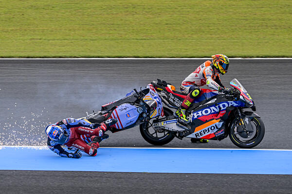 motogp-alex-marquez-crash