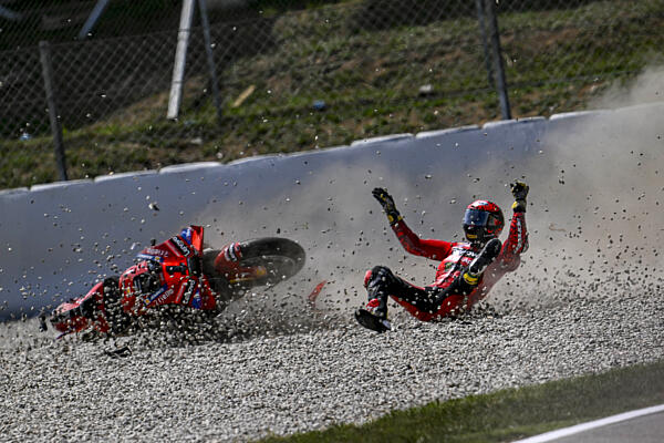 motogp-bagnaia-crash