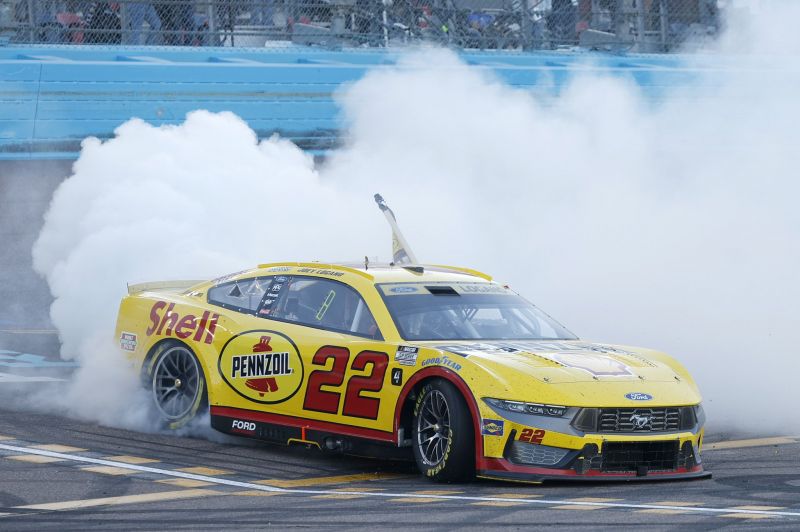 nascar-logano