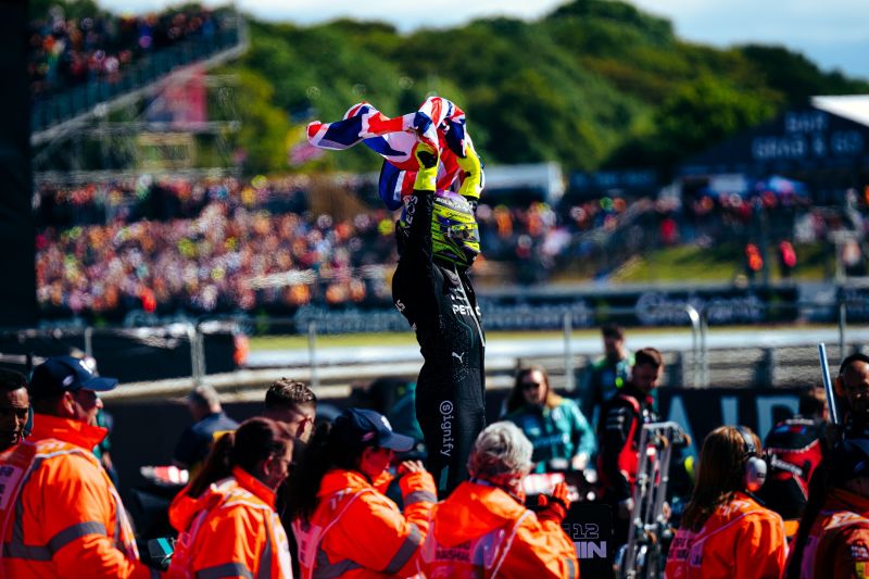 f1-hamilton-mercedes-silverstone-1