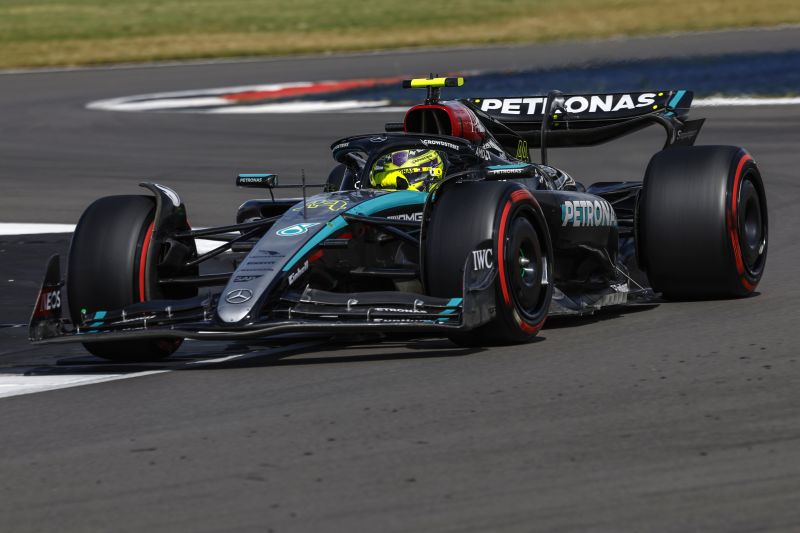 f1-mercedes-silverstone-1