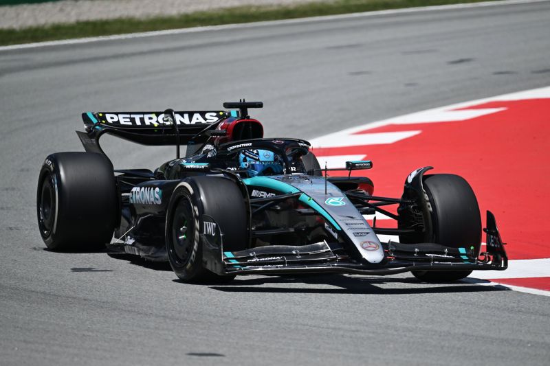 f1-russell-mercedes-barcelona-day1