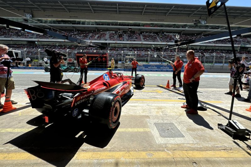 f1-sainz-day2-barcelona-ferrari