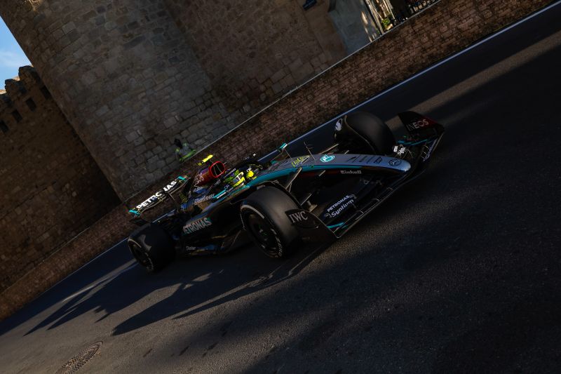 f1-hamilton-mercedes-baku-2