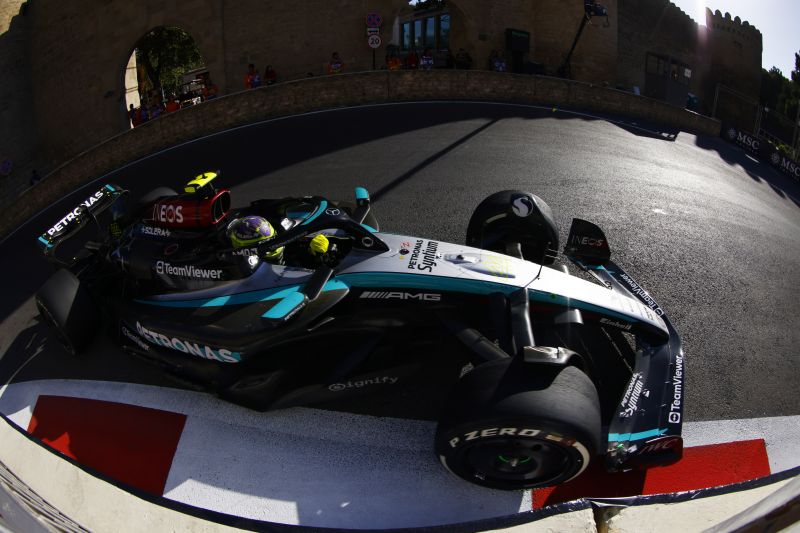 f1-hamilton-mercedes-baku-futam-1