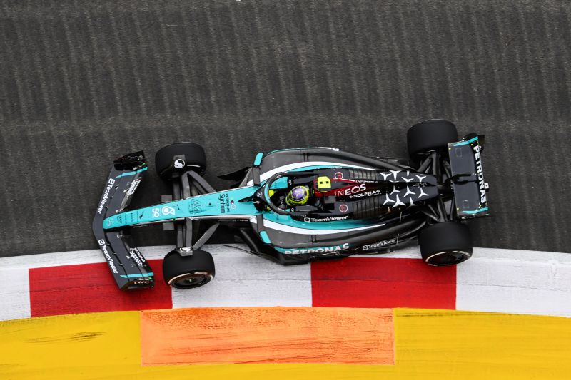 f1-hamilton-szingapur-mercedes-day1