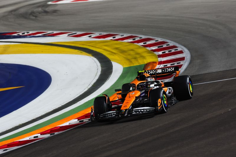 f1-norris-mclaren-szingapur-day1