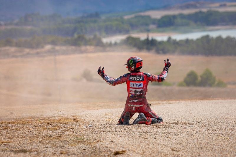 motogp-bagnaia-crash-aragon