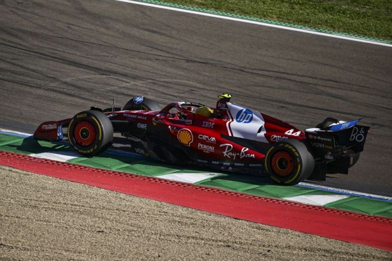 f1-hamilton-ferrari-imola-2