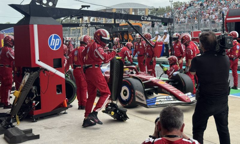f1-hamilton-pit-ferrari-miami-sprint-1