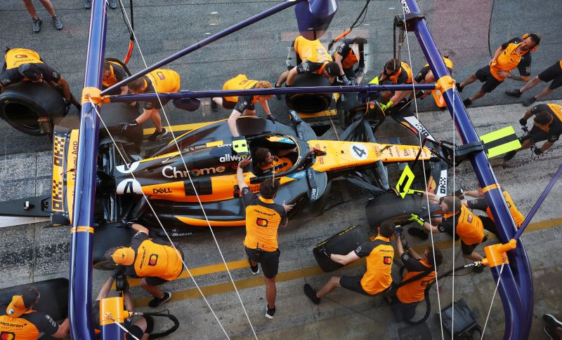 f1-mclaren-barcelona-day0