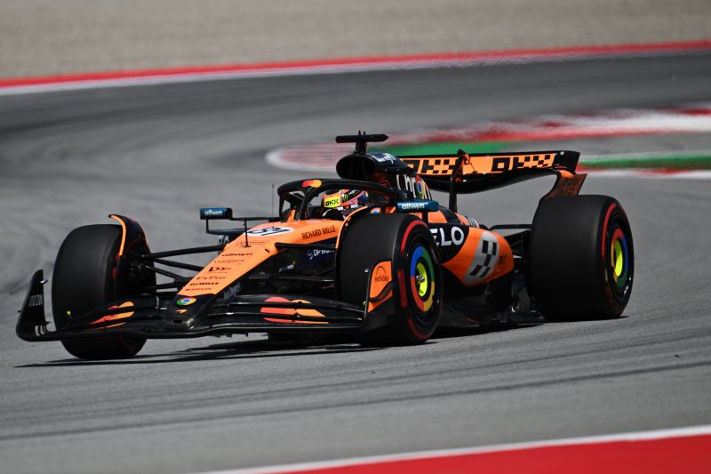 f1-piastri-mclaren-barcelona-futam