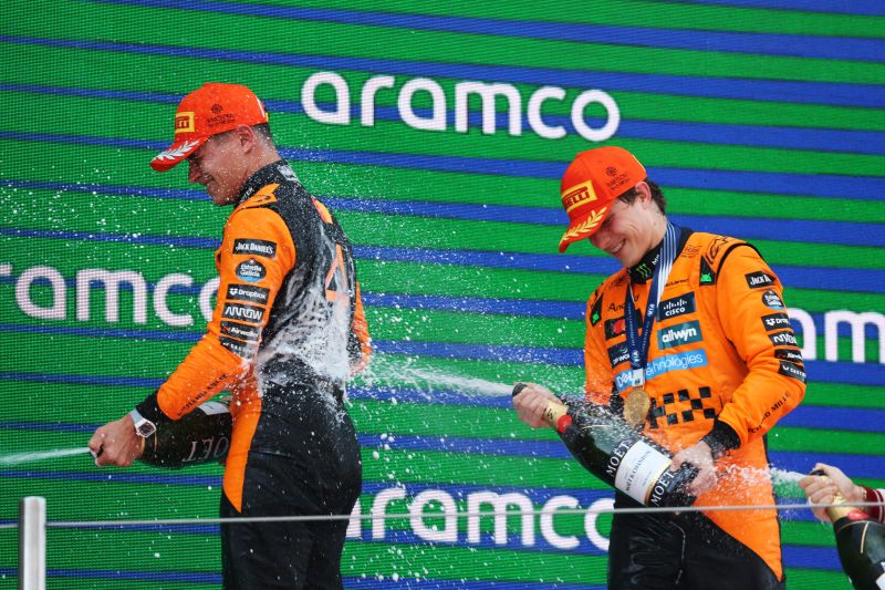 f1-piastri-norris-mclaren-podium-barcelona-1