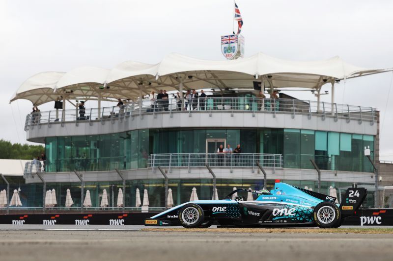 Molnar_Martin_brit_F4_Silverstone_Natonal_elozetes_1