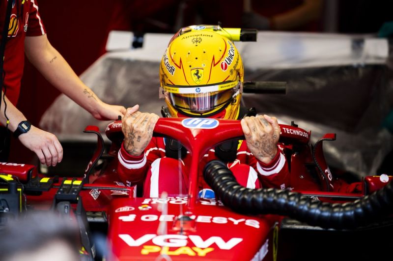 f1-hamilton-ferrari-2