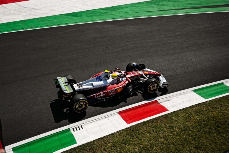 f1-hamilton-ferrari-monza-fp1-1