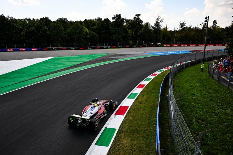 f1-hamilton-ferrari-monza-fp1-2