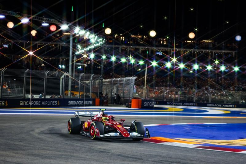 f1-hamilton-ferrari-szingapur-2