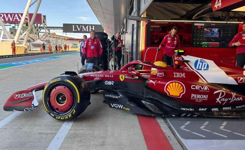 f1-hamilton-silverstone-fp1-ferrari-1