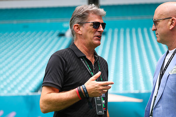 f1-lowdon-cadillac-1_1