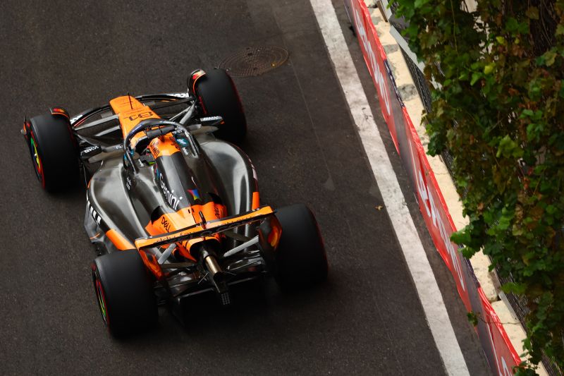 f1-mclaren-baku-day1-piastri