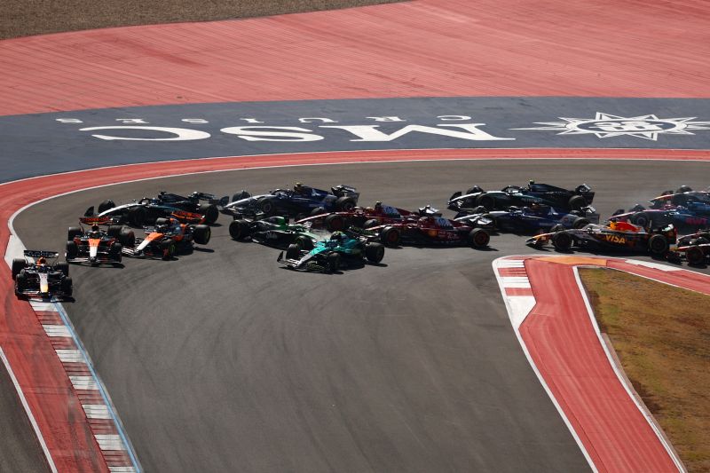 f1-sprint-start-crash-2