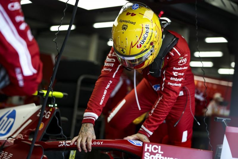 f1-hamilton-ferrari-1