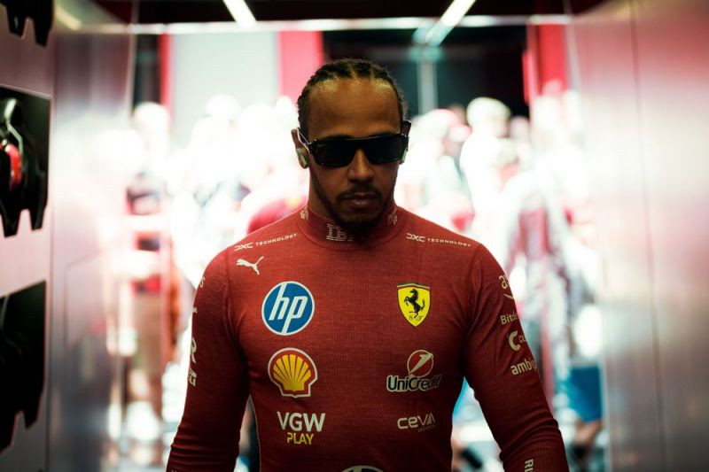 f1-hamilton-ferrari-4