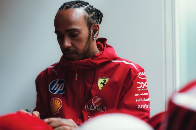 f1-hamilton-ferrari-brazil-day0-2