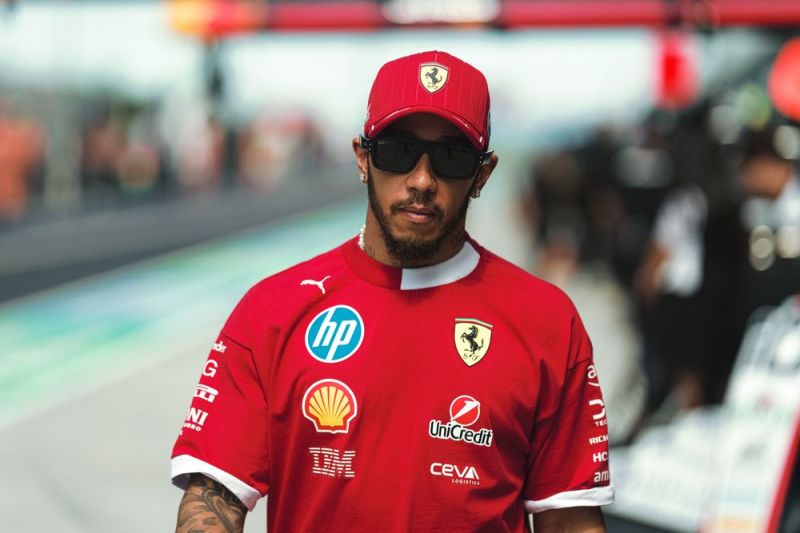 f1-hamilton-ferrari-hun-2