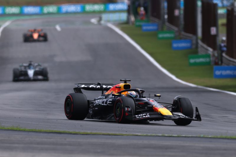 verstappen-f1-brazil-futam-redbull-1