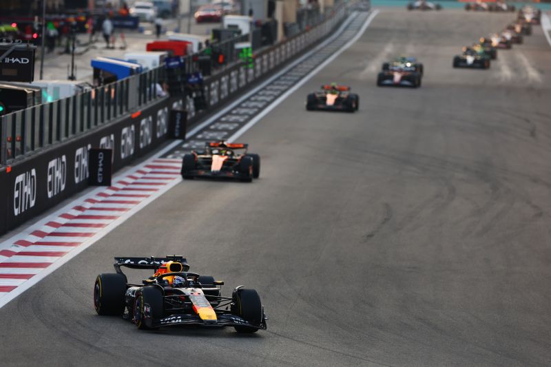 f1-verstappen-redbull-abudhabi-1