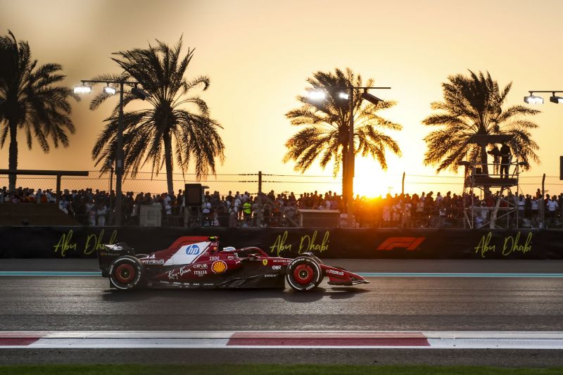 hamilton-ferrari-abudhabi-f1-2