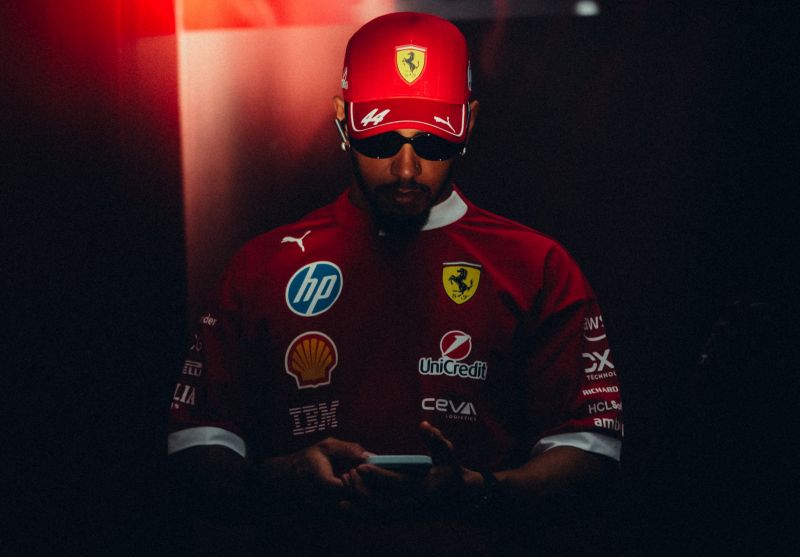 hamilton-ferrari-katar-day0-1-f1
