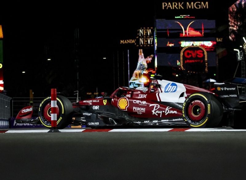 hamilton-ferrari-vegas-f1-3_1